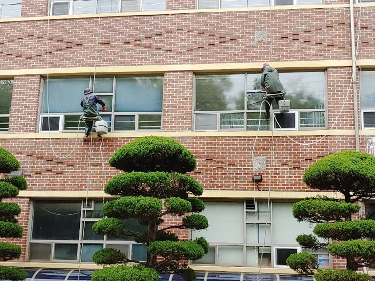 유리·외벽·특수 구역 전문 청소 1